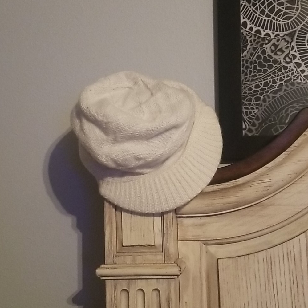 Beanie hat ivory